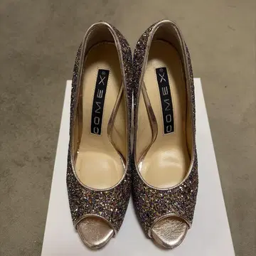 COME X 다색 라메 오픈토 하이힐 23cm