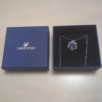 Swarovski 꽃 모티브 목걸이