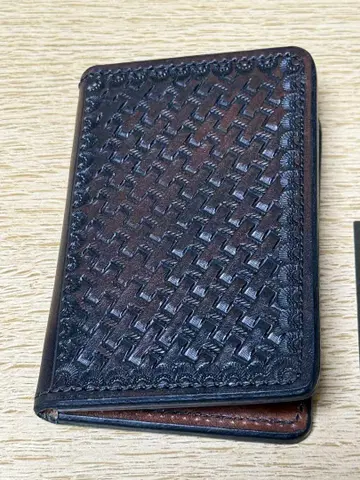 브라운 가죽 명함지갑 뜨개질 디자인