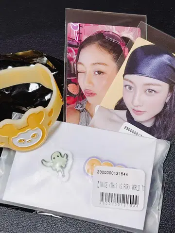 TWICE This is for 지효 러버 밴드 핀 배지 스티커