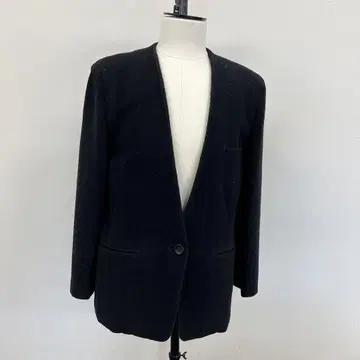 블랙 체스터 코트 버튼 포켓 부착