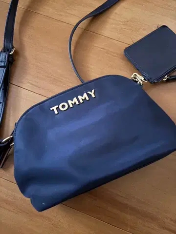 TOMMY 네이비 숄더백