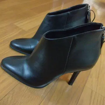 ZARA 블랙 스틸레토 부티 사이즈 38