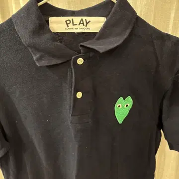 PLAY 네이비 반팔 피케 셔츠 하트 자수