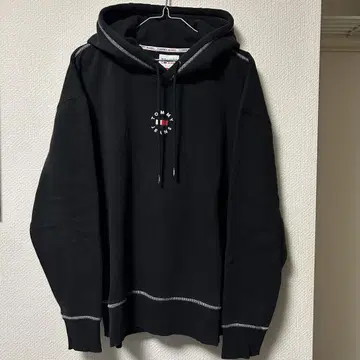 블랙 후드 부착 후드티 TOMMY