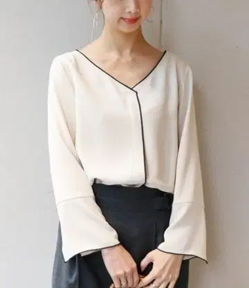 노블 블라우스