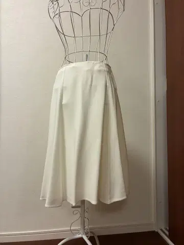 ELISABETTA FRANCHI 화이트 플레어 스커트 40