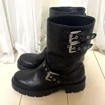 ZARA 버클 플랫 라이더 앵클부츠 블랙