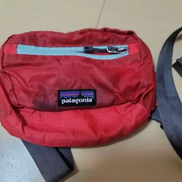patagonia 바디백 빨간색