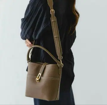 로데스코 원 핸들 스티치 버킷백 숄더백