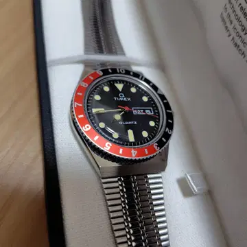 TIMEX Q 쿼츠 손목시계 블랙/빨간색 코크 컬러