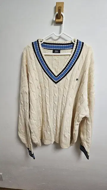 POLO 케이블 짜임 니트 V넥 아이보리