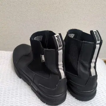 PUMA 블랙 가죽 부티 통굽