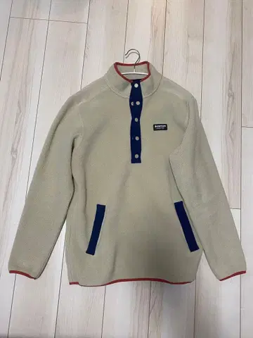 BURTON 버튼 달린 하프 지퍼 플리스 자켓