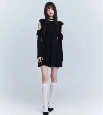 eimyistoire 컷 숄더 리브 니트 원피스