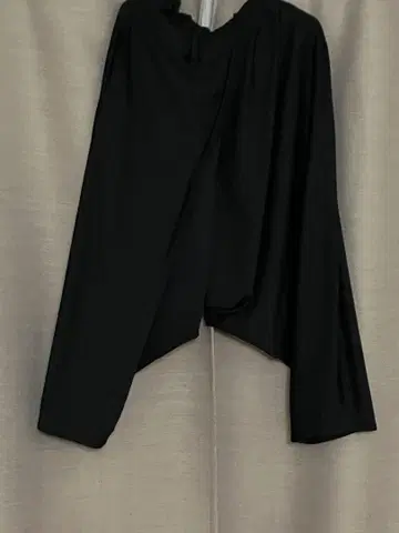132 5.ISSEY MIYAKE 사루엘 팬츠 블랙