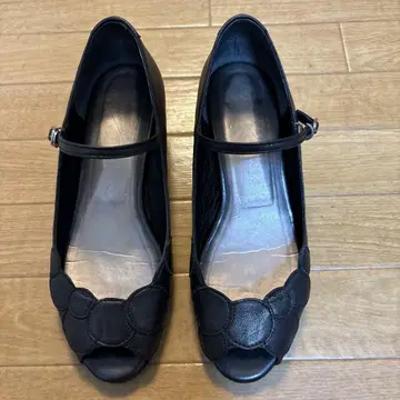 블랙 오픈토 웨지힐 펌프스