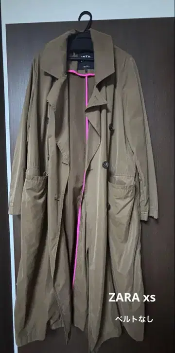 ZARA 브라운 트렌치코트 핑크 악센트