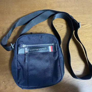 타미힐피거 남성용 숄더백 네이비 네이비 컬러 포켓 있음