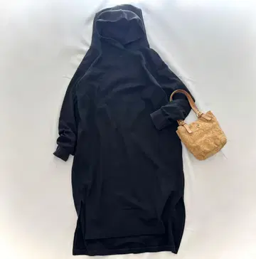 완판템 미즈이로 인드 후드 부착 원피스 슬릿 블랙 오버 사이즈
