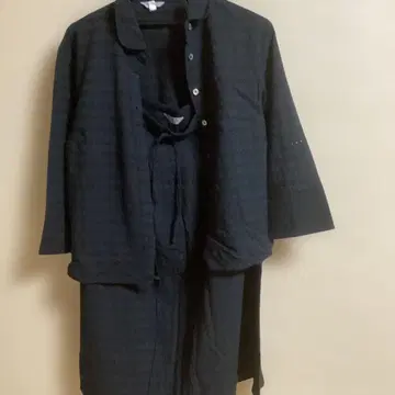 파우더 블랙 스커트 셋업