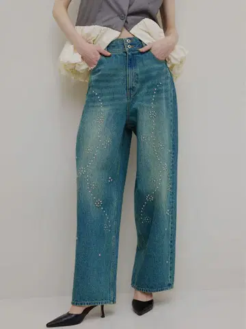 Ameri STUDS DETAIL STRAIGHT DENIM PANTS