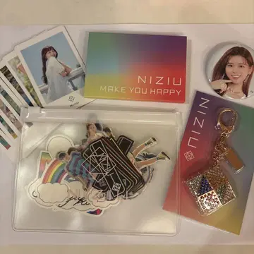 NiziU 니쥬 트레이딩 카드 키링 씰 캔뱃지 세트