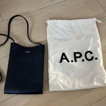 APC apc 숄더백 neck pouch 블랙 가죽 복조리 포함