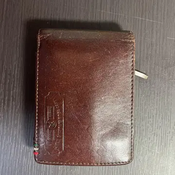 브라운 가죽 접이식 지갑 로고