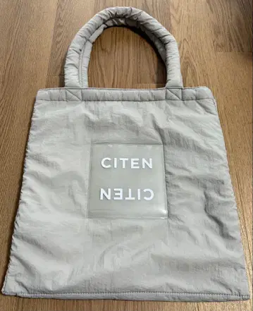 패디드 클리어 로고 토트백 라이트 그레이