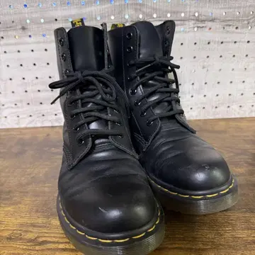 Dr.Martens 닥터마틴 8홀 부츠 24cm