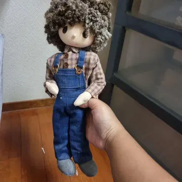 컬리 헤어 오버롤 인형