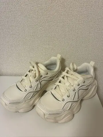 오리엔탈 트래픽 통굽 스니커즈 화이트 22.5cm