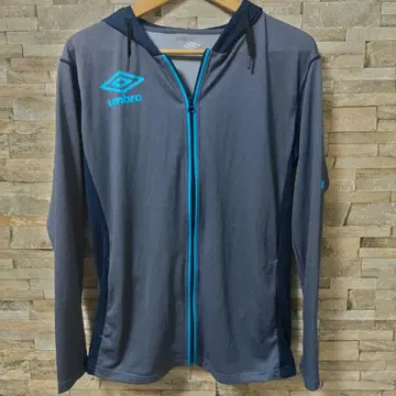 [ 새상품급 ] UMBRO 엄브로 / 후드 부착 트레이닝 의류