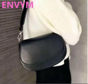 [새상품급] 숄더백 블랙 앰비 사선 컴팩트 어깨걸이