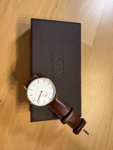 Daniel Wellington DW 화이트 브라운