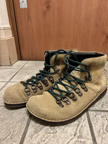 버켄스탁 베이지 스웨이드 하이컷 부츠