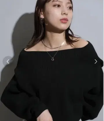 마이 스트라다 오프숄더 블랙 니트