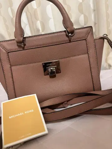 MICHAEL KORS 핑크 핸드백 케어 카드 포함