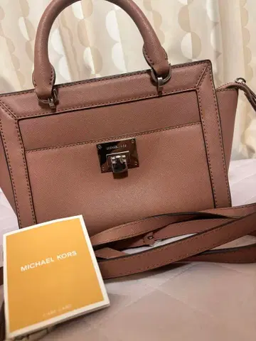 MICHAEL KORS 핑크 핸드백 케어 카드 포함