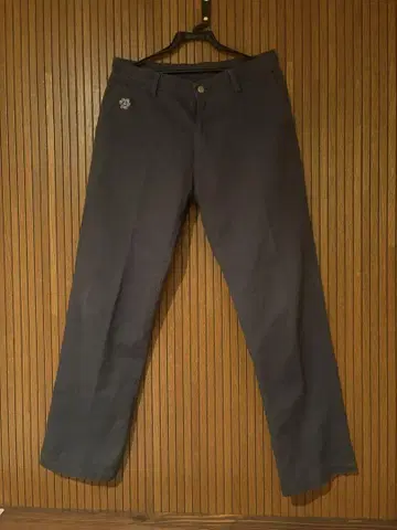 REMILLA 레미라: 코드 치노 팬츠 'y Charcoal Blue