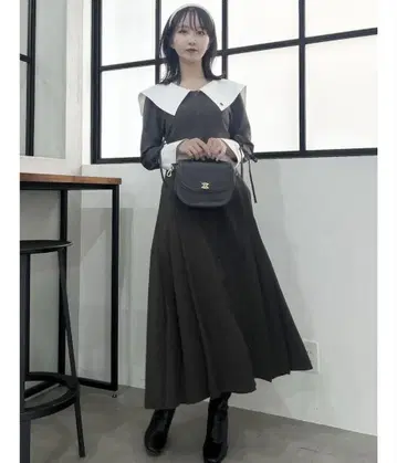 빅 칼라 사이드 플리츠 원피스 M 사이즈