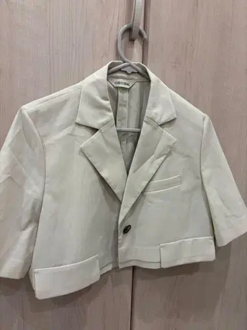 크롭 하프 슬리브 자켓 COCODEAL 코코딜