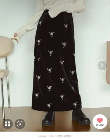 VANNIE U 플라워 자수 벨로아 롱 스커트
