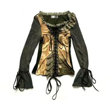 오즈온 OZZ ON 비너스 패턴 레이스업 프릴 티셔츠