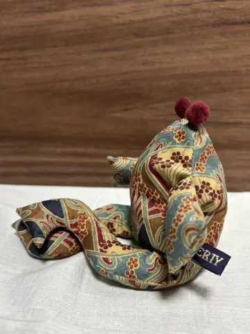 LIBERTY 꽃무늬 개구리형 봉제 인형