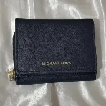MICHAEL KORS 블랙 3단 폴더형 지갑