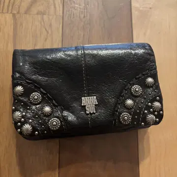 [ ANNA SUI ] 새상품급 초레어 블랙 스터드 접이식 지갑