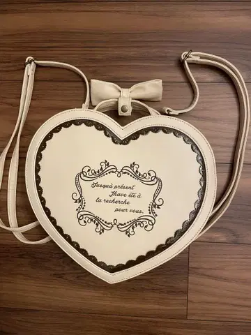 하트형 크림색 숄더백 & 백팩