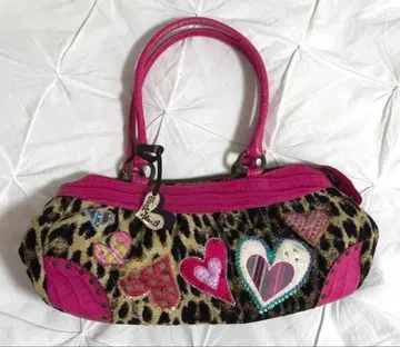 Think Bee!의 하트 자수 핸드백